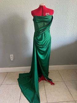 Miss Circle Green Size 12 Prom Side slit Dress on Queenly