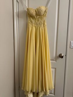 Camille La Vie Yellow Size 0 Prom Strapless A-line Dress on Queenly