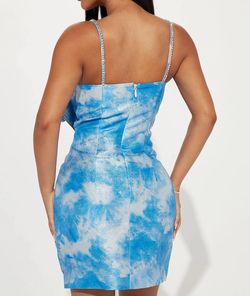 Fashion Nova Blue Size 2 Plunge Cocktail Dress on Queenly