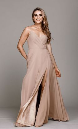 Style Winona Amelia Couture Nude Size 8 Straight Party A-line Dress on Queenly
