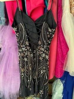 Ashley Lauren Black Size 4 Plunge Cocktail Dress on Queenly
