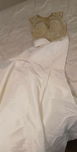 Vienna White Size 2 Floor Length Quinceanera Plunge Mermaid Dress on Queenly
