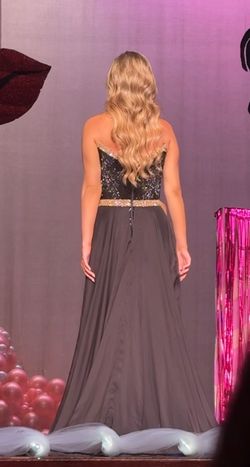 Style 11397 Ashley Lauren Black Size 6 Plunge Floor Length Side slit Dress on Queenly