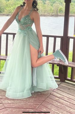 Style 32438 La Femme Green Size 4 Plunge Backless 32438 Ball gown on Queenly
