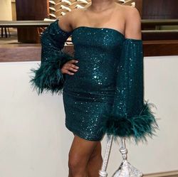 Fashion Nova Green Size 4 Long Sleeve Emerald Feather Appearance Cocktail Dress on Queenly