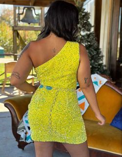 Southern fried chics Yellow Size 16 Prom Homecoming One Shoulder Cocktail Dress on Queenly