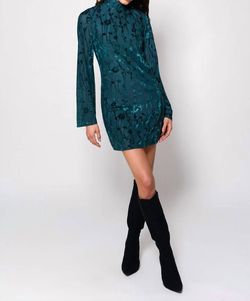 Style 1-2940371349-70 hutch Green Size 0 Velvet Floral Emerald Cocktail Dress on Queenly