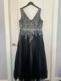 Sydney's Closet Black Size 18 Plunge Free Shipping Ball gown on Queenly
