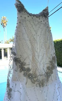 Style 2011. Custom made Lucian Matis White Size 0 Free Shipping Mermaid Dress on Queenly