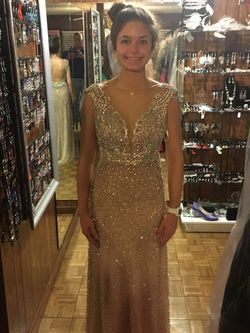 Mac Duggal Nude Size 4 Plunge Prom Floor Length Straight Dress on Queenly