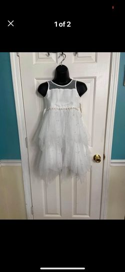 White Size 5 Train Dress on Queenly