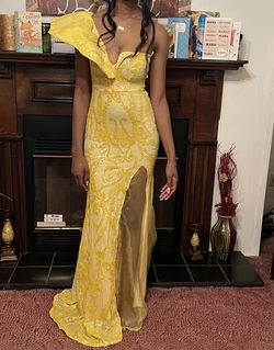 Yellow Size 00 A-line Dress on Queenly