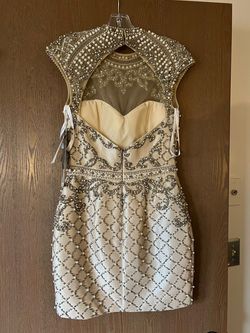 Sherri Hill Nude Size 4 Mini Swoop Cocktail Dress on Queenly