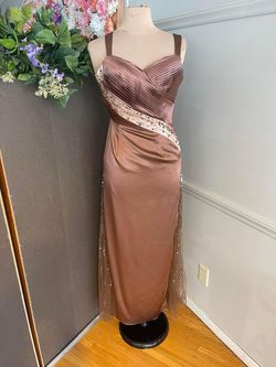 Brown Size 4 Straight Dress on Queenly