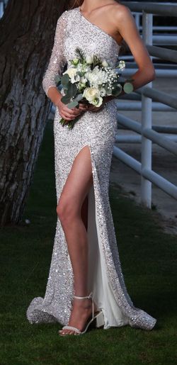 Style 1977 Ashley Lauren White Size 0 One Shoulder 50 Off Sequined Engagement Straight Dress on Queenly