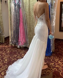 Mac Duggal White Size 4 Prom A-line Dress on Queenly