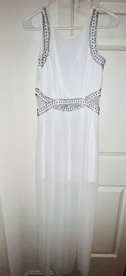 The Clothing Company White Size 4 Engagement Midi Swoop Cocktail Dress on Queenly