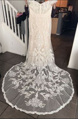David's Bridal White Size 20 Floor Length Belt Train Dress on Queenly