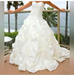 Maggie Sottero White Size 6 Short Height Train Dress on Queenly