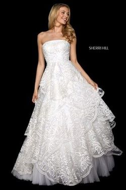 Style 53209 Sherri hill  White Size 2 Tulle Strapless Ball gown on Queenly