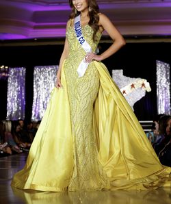 Sherri Hill Yellow Size 0 Black Tie Straight Dress on Queenly