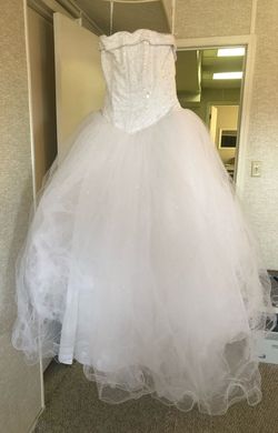 David's Bridal White Size 12 Tulle Sequined Wedding Ball gown on Queenly