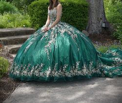 Green Size 00 Ball gown on Queenly