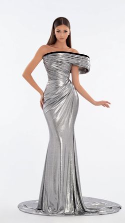 Style AD6107 Albina Dyla Silver Size 0 Ad6107 Black Tie Straight Dress on Queenly