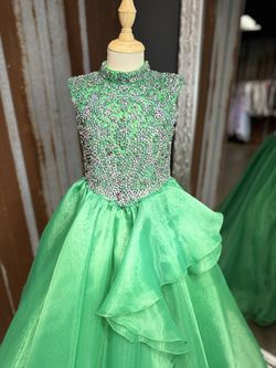 Samantha Blake Green Size 4 Floor Length Cupcake Jersey Ball gown on Queenly