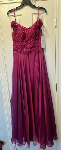 Style EW119042 Ellie Wilde Red Size 10 Straight Dress on Queenly