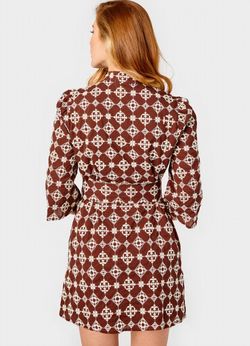 Style 1-396045605-70 Cartolina Nantucket Brown Size 0 Free Shipping Pockets Fitted Cocktail Dress on Queenly