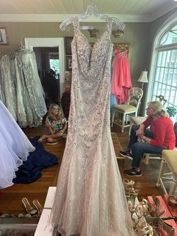 Mac Duggal Nude Size 0 Tall Height Straight Dress on Queenly