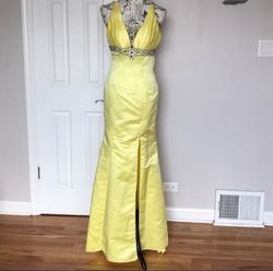 Style Vintage y2k Fire & Ice Yellow Size 4 Shiny Wedding Guest Mermaid Dress on Queenly