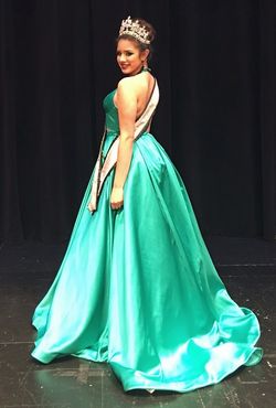 Sherri Hill Green Size 6 Floor Length Jersey Halter Ball gown on Queenly
