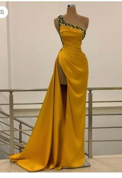 Dona Matoshi Yellow Size 0 50 Off Pageant Side slit Dress on Queenly