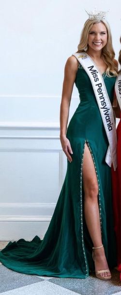 Style Couture Sherri Hill Green Size 0 Floor Length Side slit Dress on Queenly