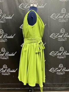 Green Size 10 Cocktail Dress on Queenly