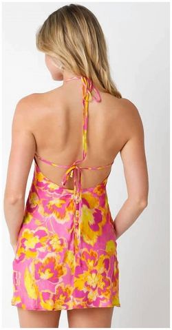 Style 1-2363360583-74 OLIVACEOUS Pink Size 4 Casual Halter Summer Cocktail Dress on Queenly