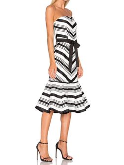 Style 1-184811343-70 ALEXIS White Size 0 Spandex Belt Cocktail Dress on Queenly