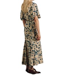 Style 1-769765485-74 THE GREAT. Blue Size 4 V Neck Floral Straight Dress on Queenly