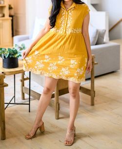 Style 1-1736672922-74 ANDREE BY UNIT Yellow Size 4 Embroidery 1-1736672922-74 Cocktail Dress on Queenly