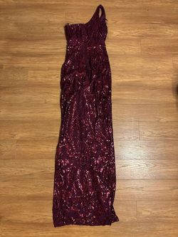 Windsor Red Size 4 Prom Free Shipping Side slit Dress on Queenly