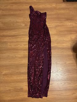Windsor Red Size 4 Prom Free Shipping Side slit Dress on Queenly