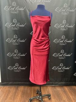 Red Size 4 Straight Dress on Queenly