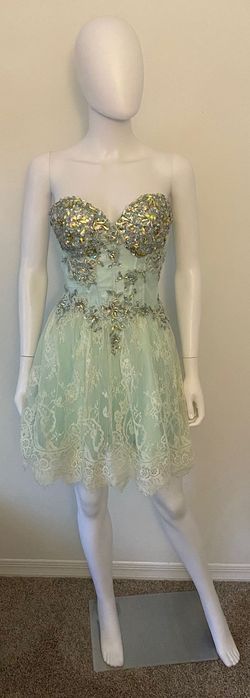 Gigi Blue Size 4 Semi Formal Homecoming Cocktail Dress on Queenly