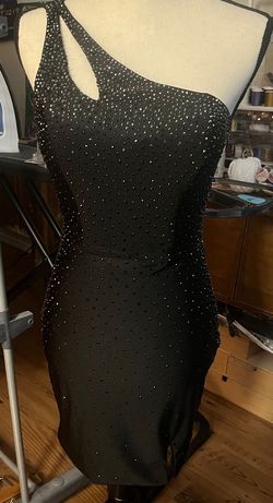Jovani Black Size 2 Train Cocktail Dress on Queenly
