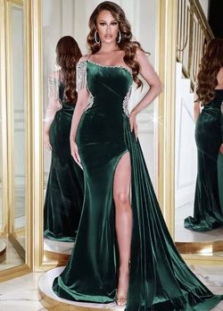 Portia and Scarlett Green Size 4 70 Off 50 Off Floor Length Pageant Side slit Dress on Queenly