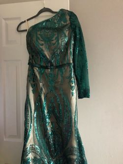 Green Size 6 Straight Dress on Queenly