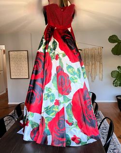 Red Size 2 Ball gown on Queenly