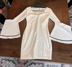 White Size 2 Cocktail Dress on Queenly